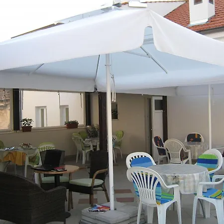 Appartement Klaudija S Charming & - Attic Trogir